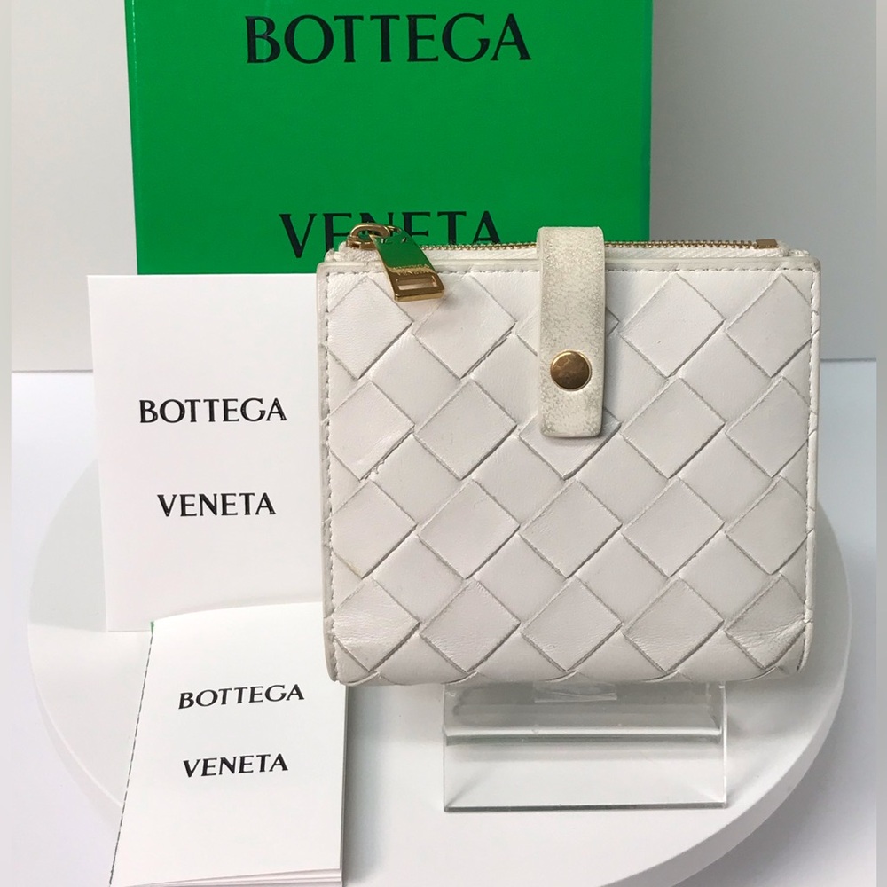 Bottega Veneta Intrecciato Lambskin Leather Wallet ๐ - Picture 1 of 17